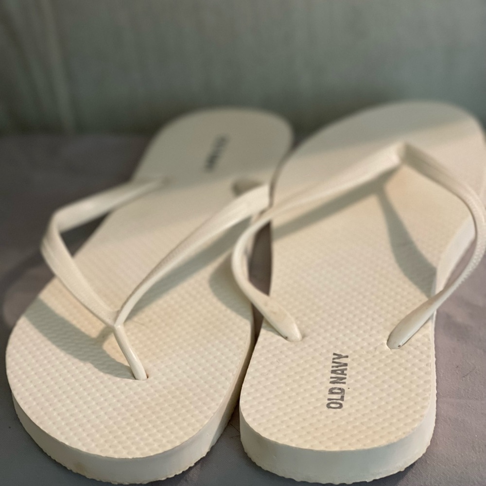 old navy flip flops